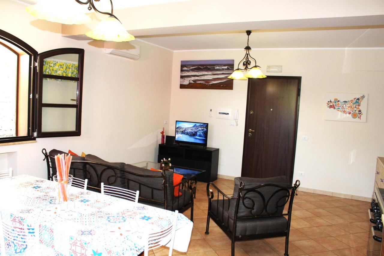 Casa Vacanze A Rava ฟรานกาวิลลา ดิ ซิชิเลีย ภายนอก รูปภาพ
